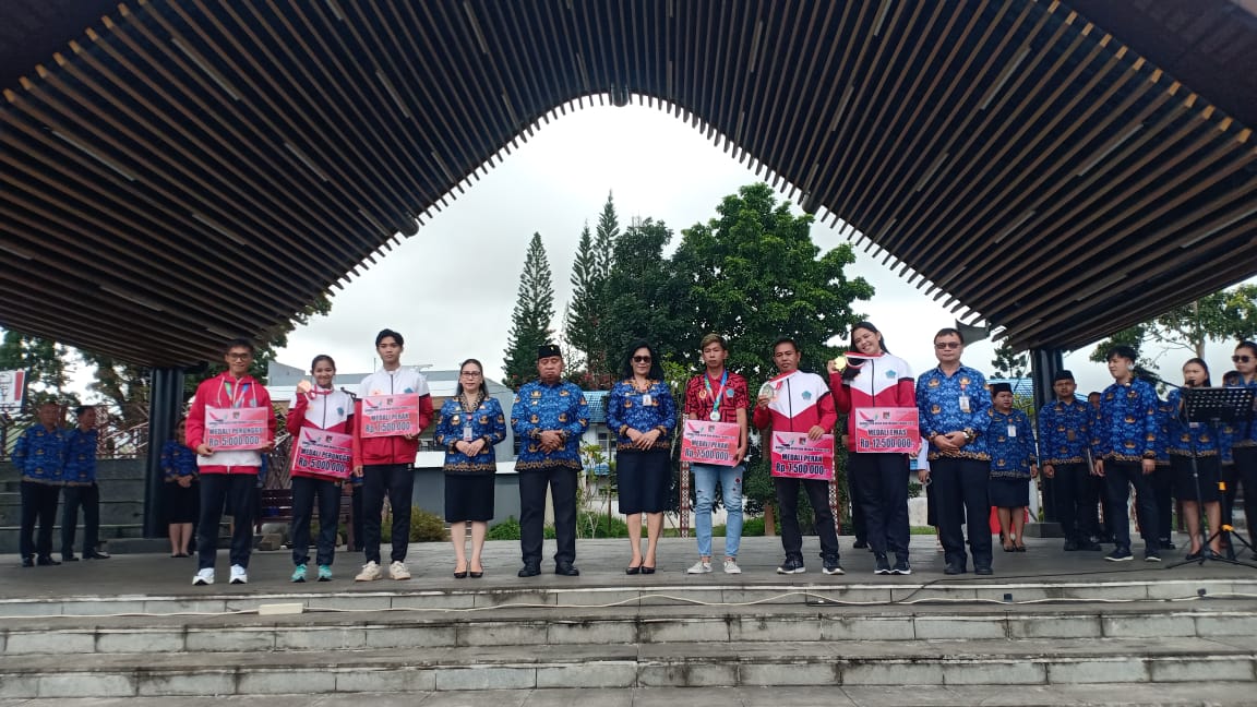 “Minahasa Menyatukan Komando: Kepemimpinan Dondokambey–Sarundajang Teguhkan Arah Pemerintahan di Apel Akbar Korpri”