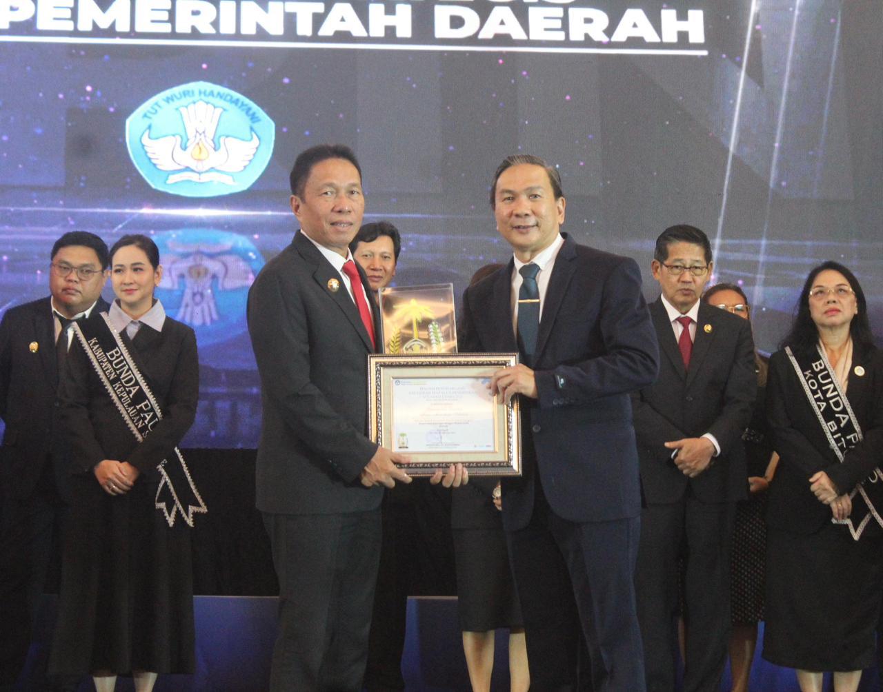 Franky Donny Wongkar Terima Anugerah Mapalus, Bukti Kepemimpinan Pendidikan Berkelanjutan